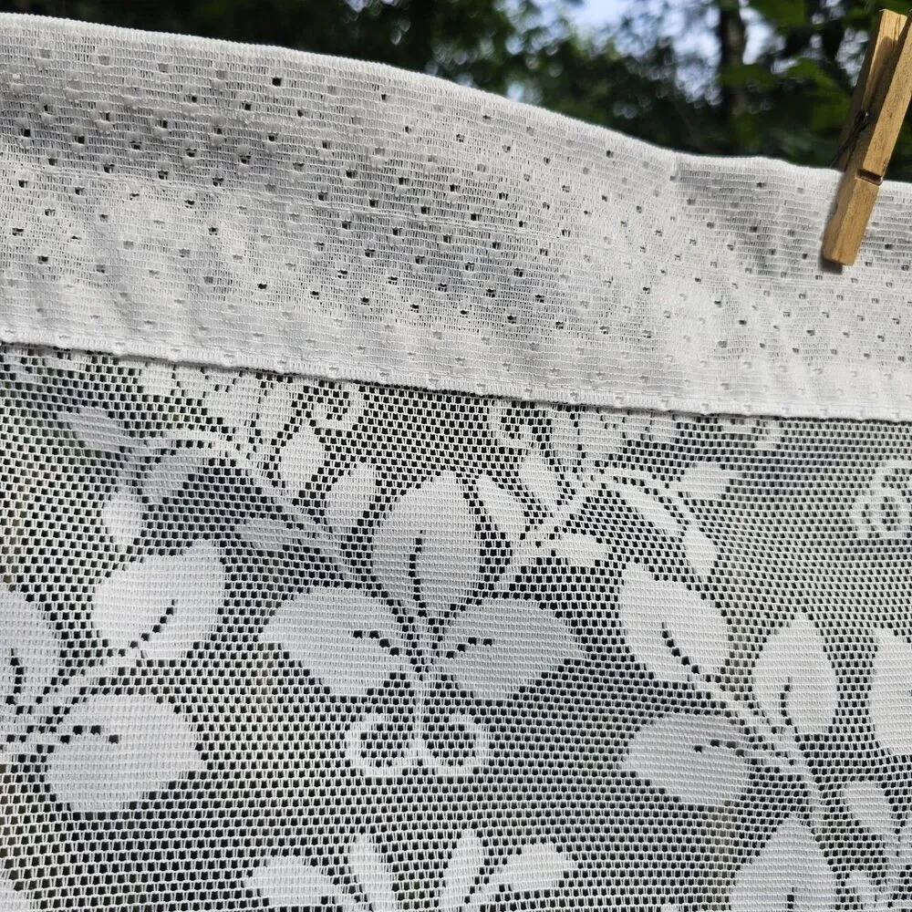 Vintage 1970s-80s White Floral Eyelet Lace Valance Scalloped Cottagecore Curtain
